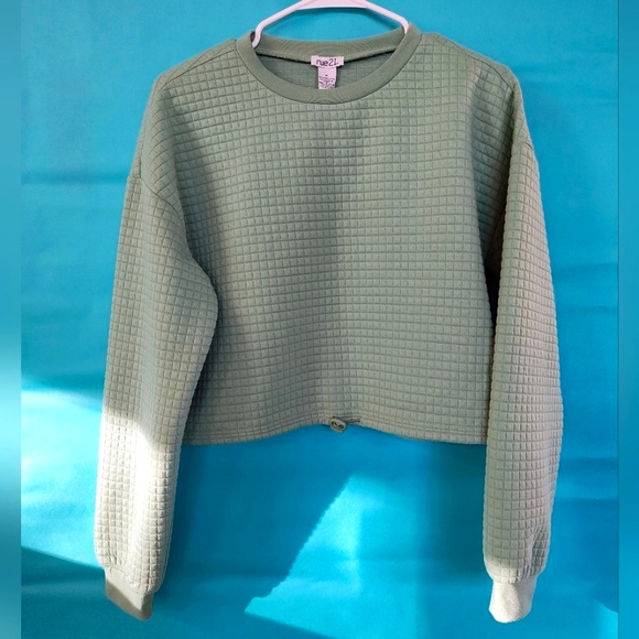 Rue21 Cropped Crewneck - Picture 3 of 5